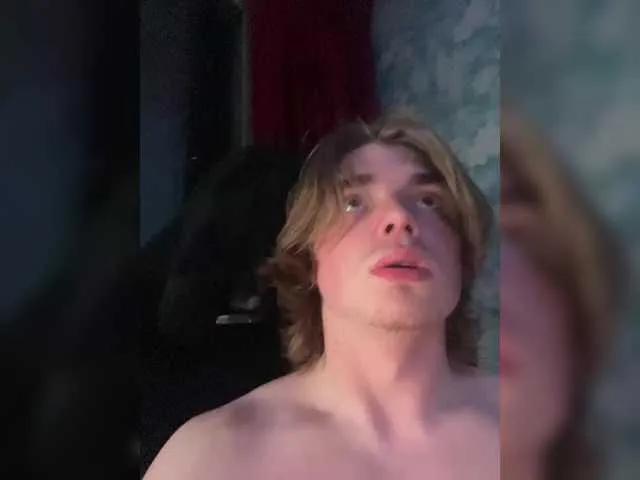 Zolomax228 from BongaCams