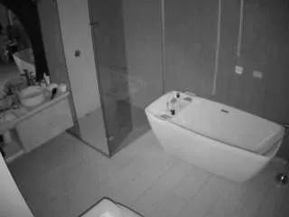 voyeurcam-casa-salsa-bathroom-2 performants stats from CamSoda