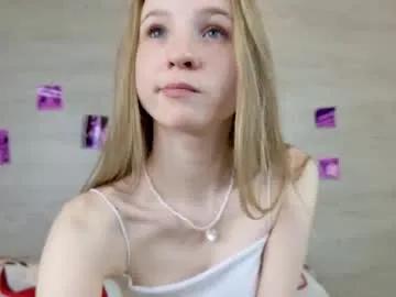 B4by_emilia from Chaturbate