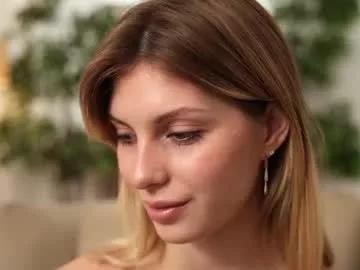 Elegant_vibes from Chaturbate