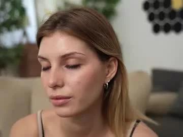 Elegant_vibes from Chaturbate