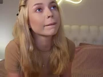 kelly_peachpiee from Chaturbate