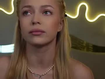 kelly_peachpiee from Chaturbate