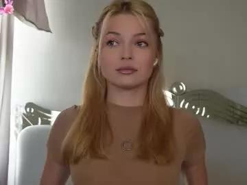 kelly_peachpiee from Chaturbate