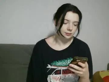 Lollylol11 from Chaturbate