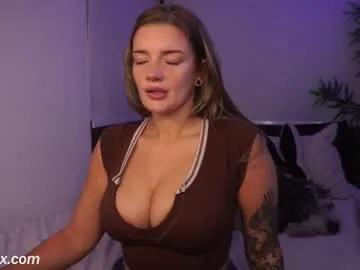 Poppysux from Chaturbate