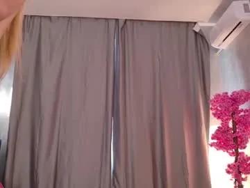 whitee_cristal from Chaturbate is Freechat