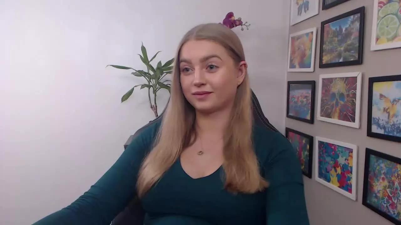 littleERICA from Streamray is Freechat