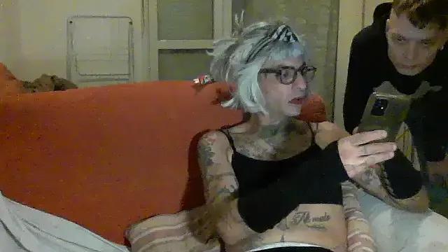 00Travsharongomez from StripChat is Freechat