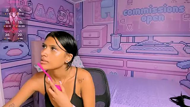 _18_laura from StripChat