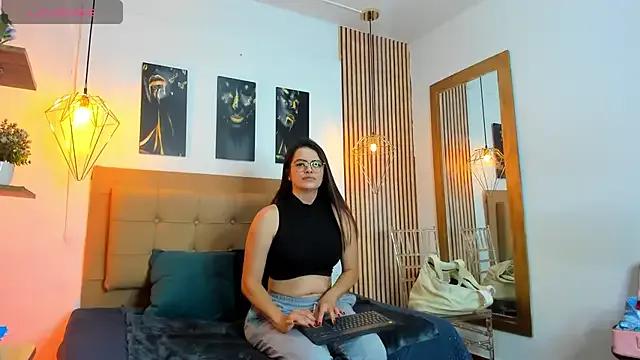_samanthaa_foxx from StripChat is Freechat