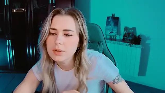 AdelLoyss from StripChat is Freechat