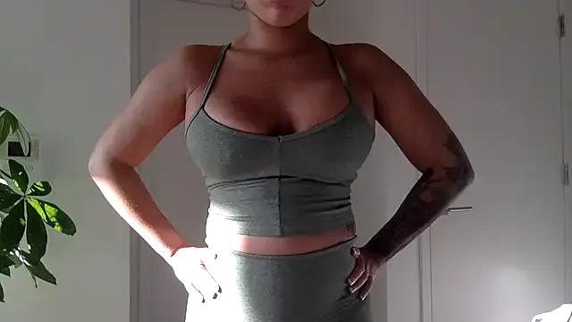 AdreamFreaks from StripChat is Freechat