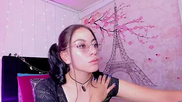 Aishaluna from StripChat is Freechat