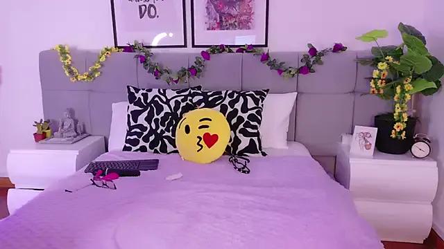 Alanaa_Gomez from StripChat