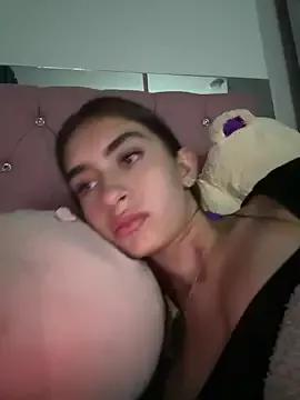 Alejandraa_pinkk_ from StripChat is Freechat