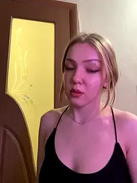 AlexandraXKitty from StripChat is Freechat