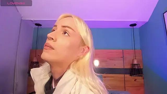 alexawinterrr from StripChat is Freechat