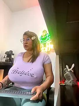 AlexxiaaMat from StripChat is Freechat