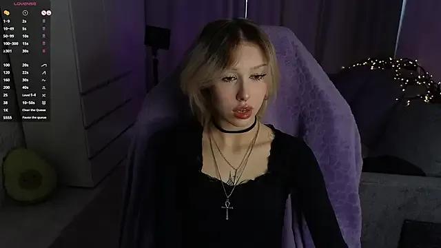 Alice_L0 from StripChat is Freechat