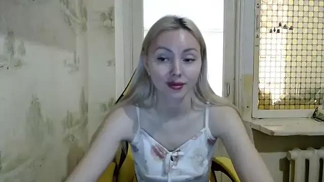 Alice_smiles from StripChat is Freechat