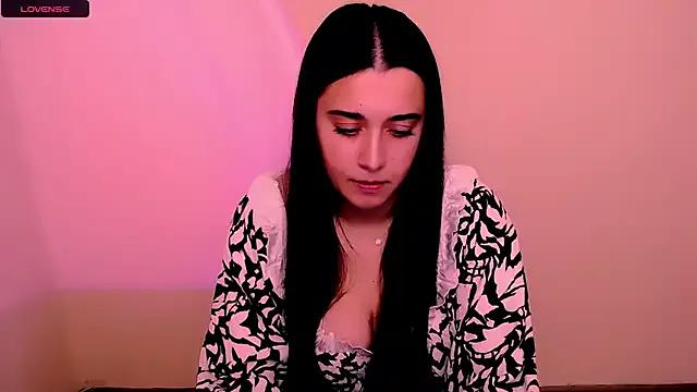 AlinaDoll_ from StripChat is Freechat