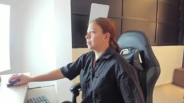 alma_fenix from StripChat is Freechat