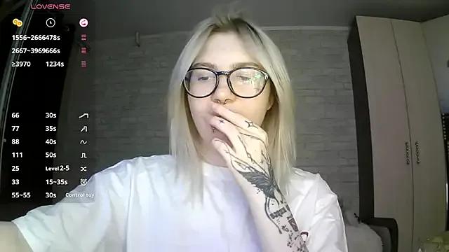 AmeeDelmonace from StripChat is Freechat