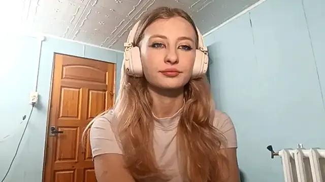 AmeliLia from StripChat is Freechat
