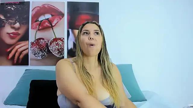 Andhrea_Vale from StripChat is Freechat