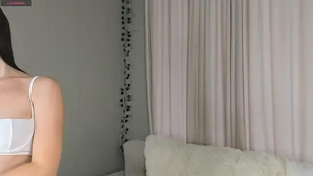 AngilaWineberg from StripChat is Freechat