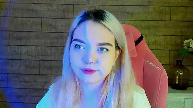 AnnaDelon from StripChat is Freechat