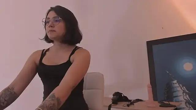 AnnaraLein from StripChat is Freechat