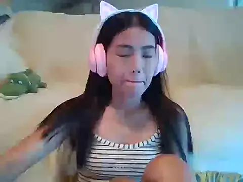 AnnewithanE from StripChat is Freechat