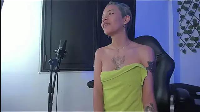 Anny_Kiitty from StripChat is Freechat