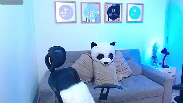 Annylouis from StripChat