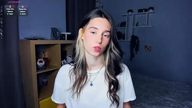 AntonettaTarring from StripChat is Freechat