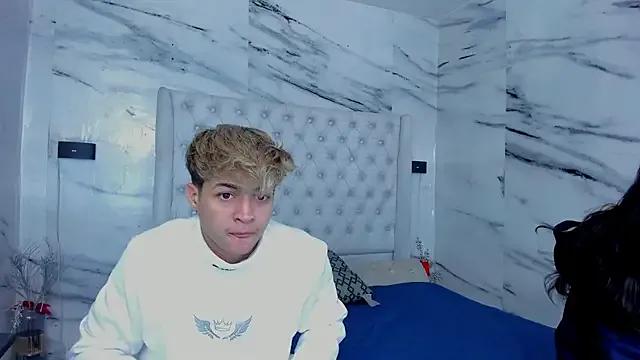 Ari_and_Storm from StripChat is Freechat