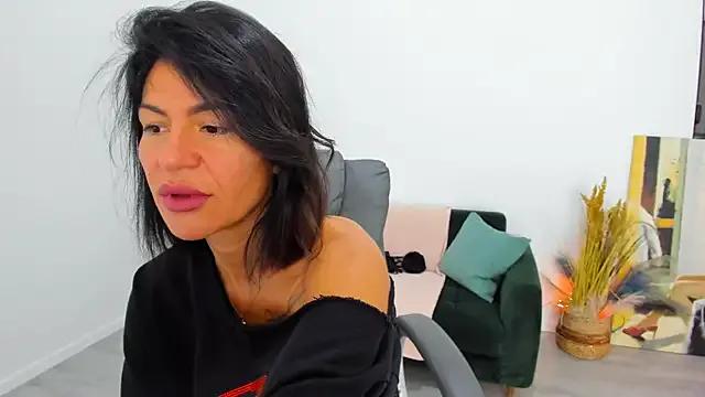Arya_Lexy from StripChat
