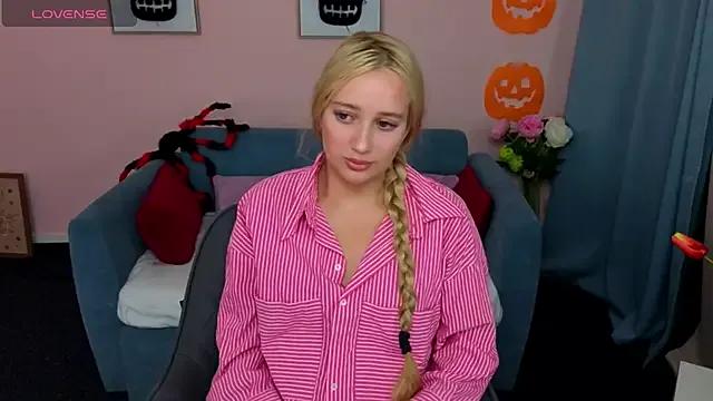 AuroraSkyee from StripChat is Freechat