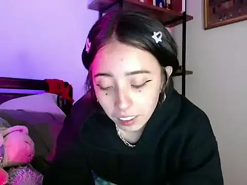 Babyluna_8_8 from StripChat