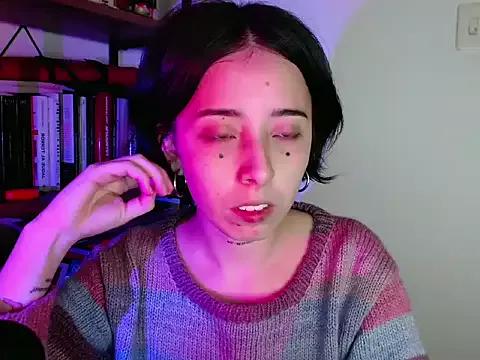 Babyluna_8_8 from StripChat