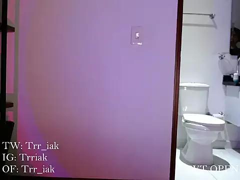 Babyluna_8_8 from StripChat