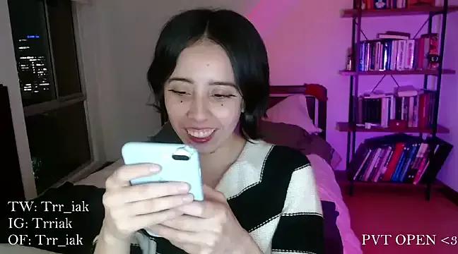 Babyluna_8_8 from StripChat