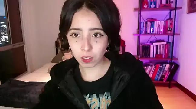 Babyluna_8_8 from StripChat