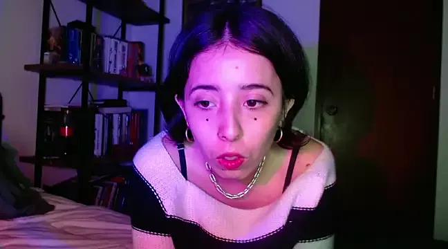 Babyluna_8_8 from StripChat