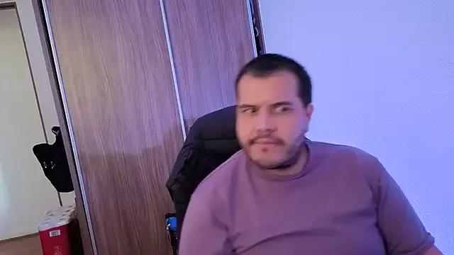 bearcloudcomputa from StripChat is Freechat