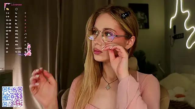 BeatrixCharton from StripChat is Freechat