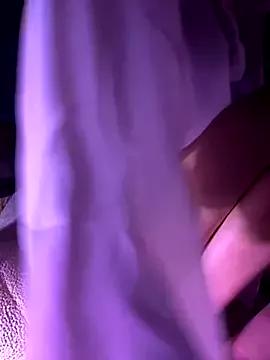 Bella_wett from StripChat is Freechat