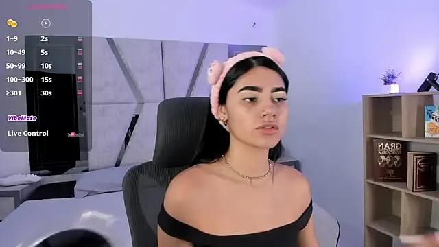 BellaaStorm from StripChat